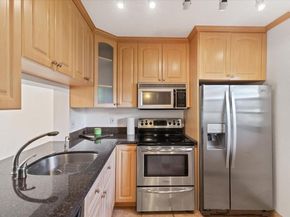 9470 Poinciana Pl 103, Davie FL 33324