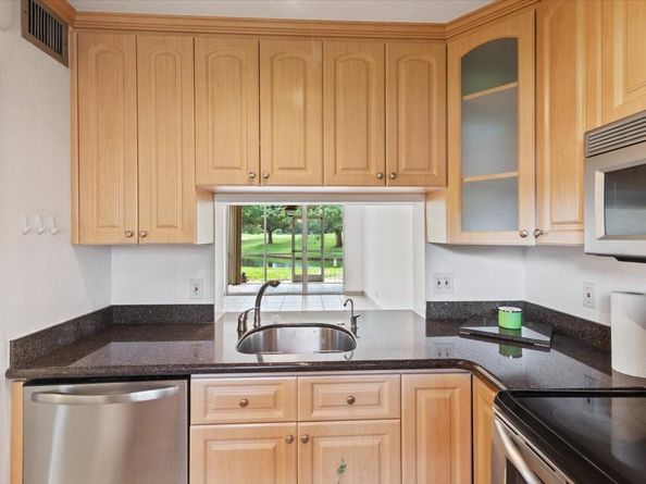 9470 Poinciana Pl 103, Davie FL 33324