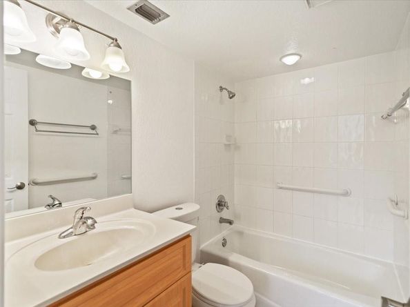 9470 Poinciana Pl 103, Davie FL 33324