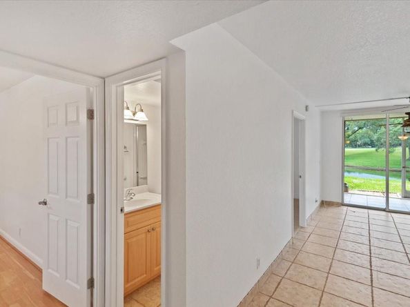 9470 Poinciana Pl 103, Davie FL 33324