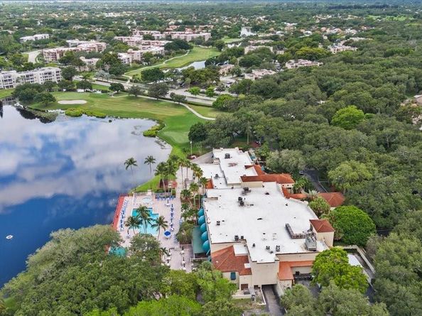 9470 Poinciana Pl 103, Davie FL 33324