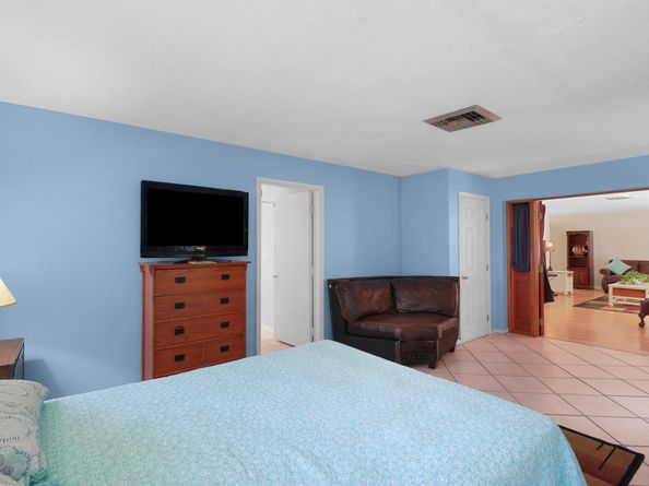 310 Wilma Circle, Riviera Beach FL 33404