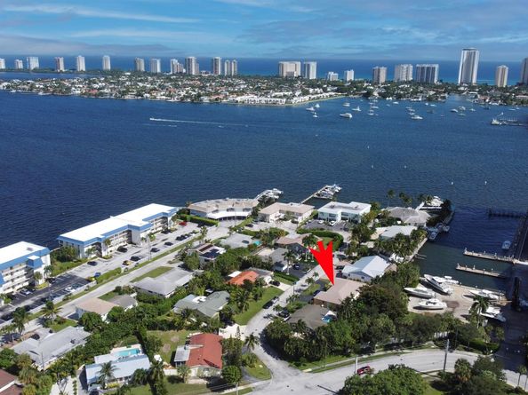 310 Wilma Circle, Riviera Beach FL 33404