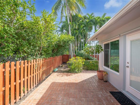 1230 Hollywood Blvd, Hollywood FL 33019