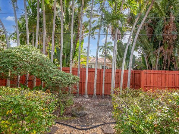 1230 Hollywood Blvd, Hollywood FL 33019