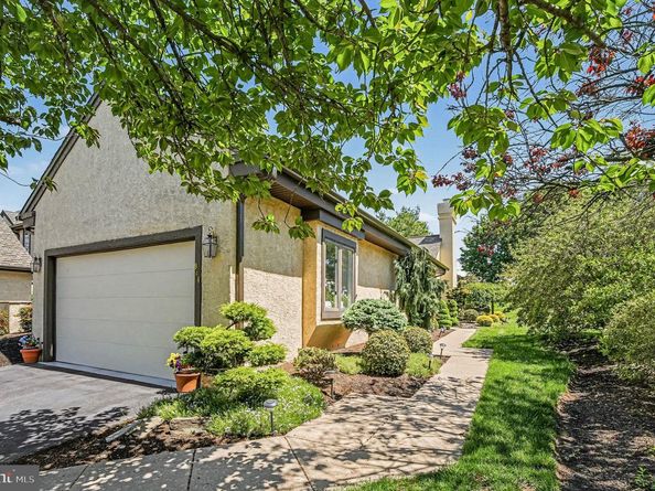 944 Hedgerow Court, Blue Bell PA 19422