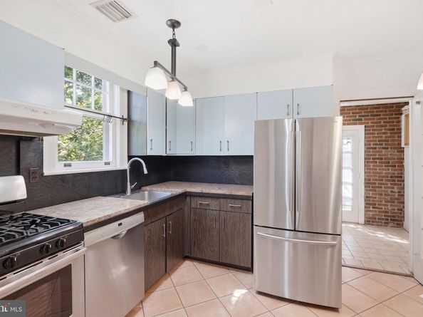 2511 S Grant Street, Arlington VA 22202