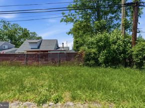 21 Iris Road, Levittown PA 19057