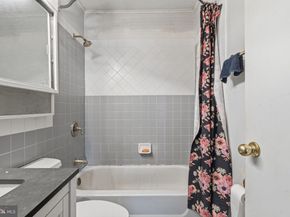 21 Iris Road, Levittown PA 19057