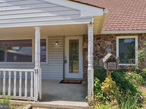 21 Iris Road, Levittown PA 19057