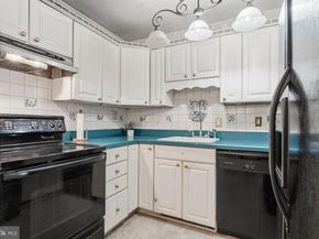 21 Iris Road, Levittown PA 19057