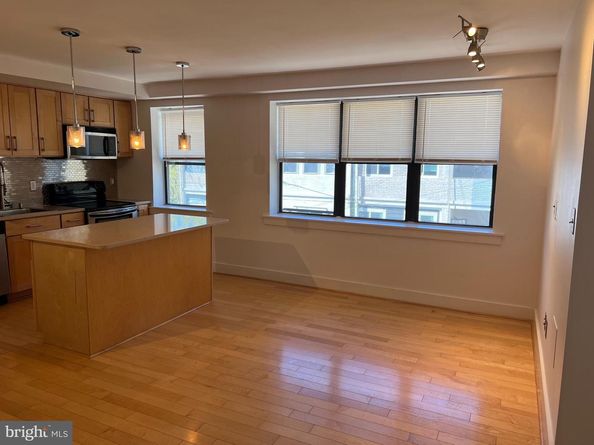 210 Oakwood Street SE 204, Washington DC 20032