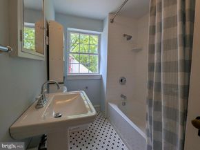 1390 Cinnamon Drive, Fort Washington PA 19034