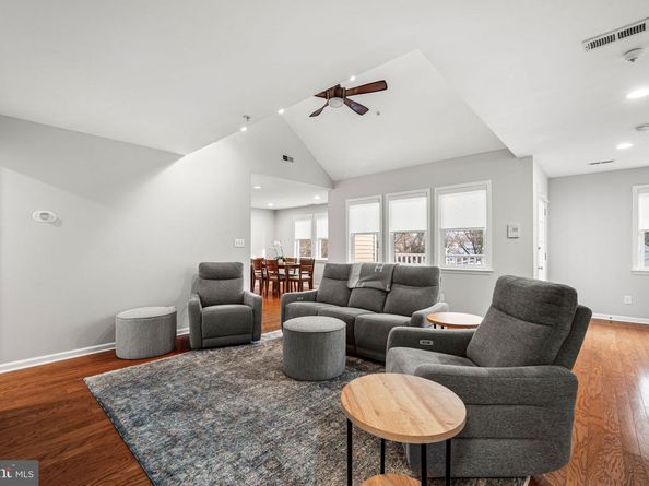 4 Comly Court, Flourtown PA 19031