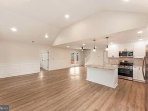 122 Ivy Hill Road, Levittown PA 19057