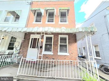 613 Roxboro Place NW