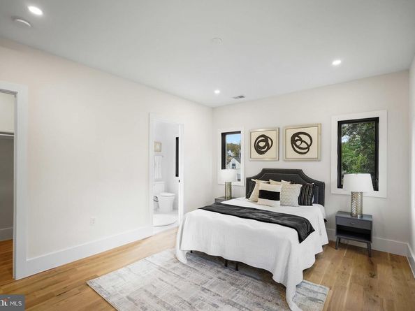 6818 Barrett Road, Falls Church VA 22042