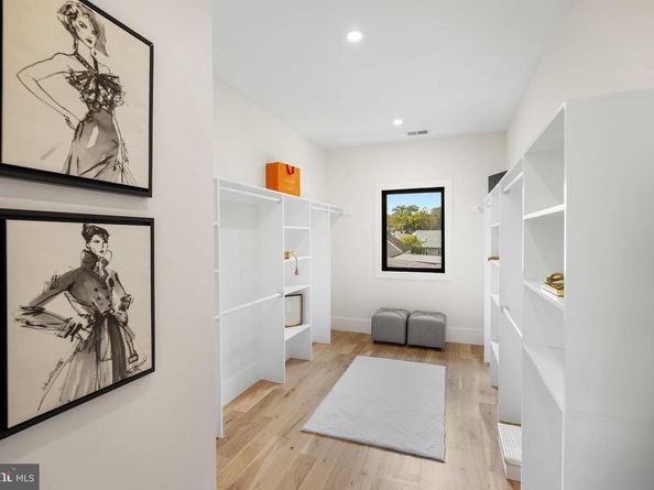 6818 Barrett Road, Falls Church VA 22042