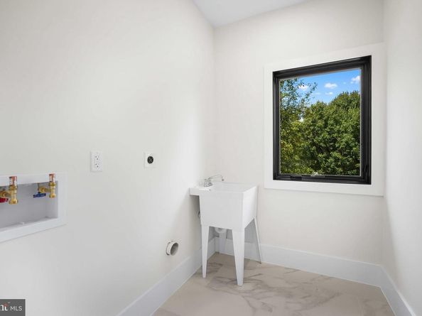 6818 Barrett Road, Falls Church VA 22042