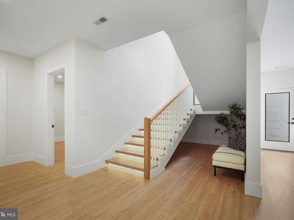 6818 Barrett Road, Falls Church VA 22042