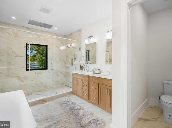 6818 Barrett Road, Falls Church VA 22042