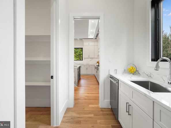 6818 Barrett Road, Falls Church VA 22042