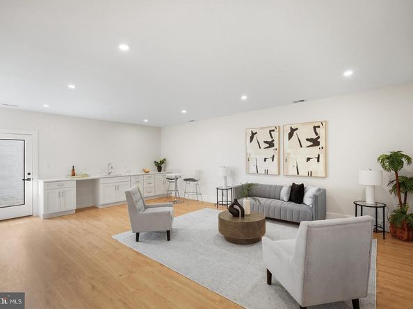 6818 Barrett Road, Falls Church VA 22042