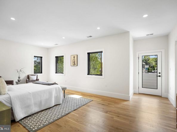 6818 Barrett Road, Falls Church VA 22042