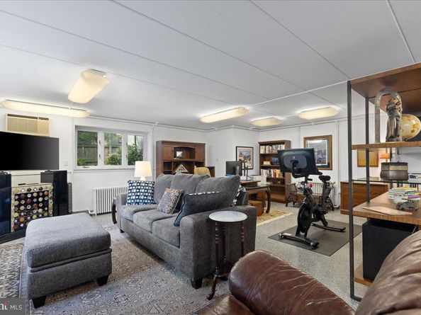 2630 S Lynn Street, Arlington VA 22202