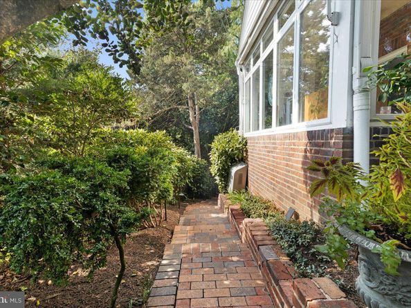 2630 S Lynn Street, Arlington VA 22202