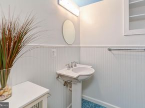 6420 Crosswoods Drive, Falls Church VA 22044