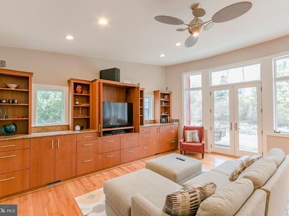 6420 Crosswoods Drive, Falls Church VA 22044