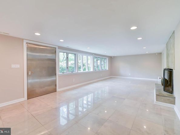 6420 Crosswoods Drive, Falls Church VA 22044