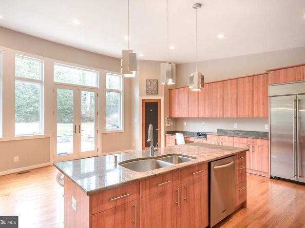 6420 Crosswoods Drive, Falls Church VA 22044