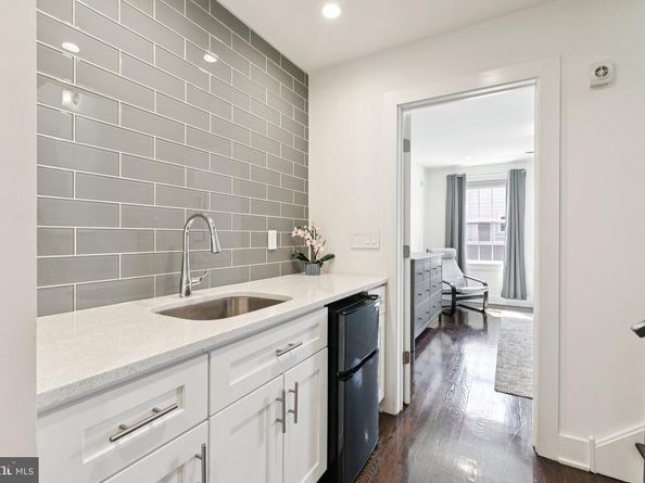 2407 Manton Street, Philadelphia PA 19146
