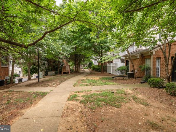2356 Garnett Drive 1, Alexandria VA 22311
