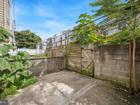 2043 S Hemberger Street, Philadelphia PA 19145