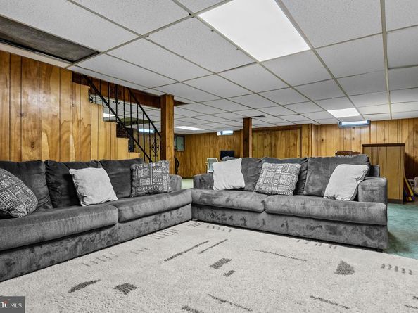 111 Beechwood Drive, Huntingdon Valley PA 19006