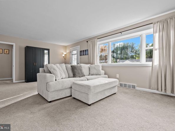 111 Beechwood Drive, Huntingdon Valley PA 19006