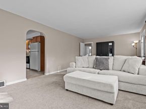 111 Beechwood Drive, Huntingdon Valley PA 19006