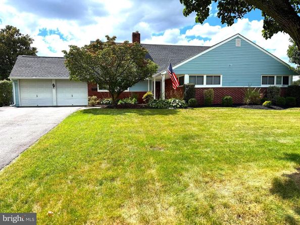93 Flamehill Road, Levittown PA 19056