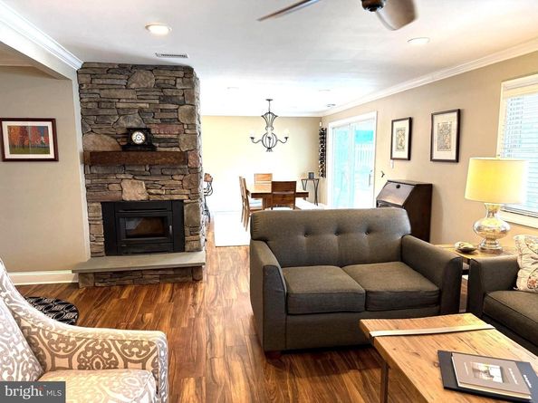 93 Flamehill Road, Levittown PA 19056