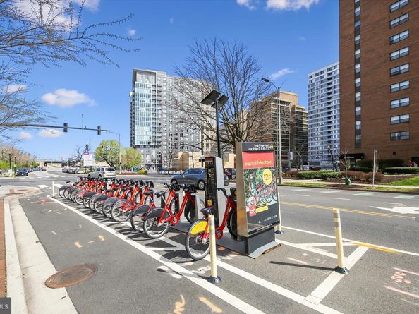 1729 S Hayes Street 2, Arlington VA 22202