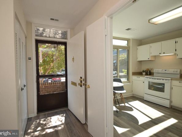 1729 S Hayes Street 2, Arlington VA 22202