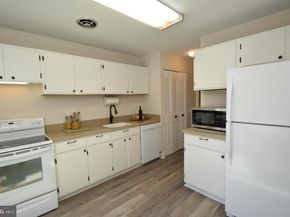 1729 S Hayes Street 2, Arlington VA 22202