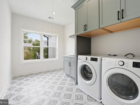 1945 Leonard Road, Falls Church VA 22043
