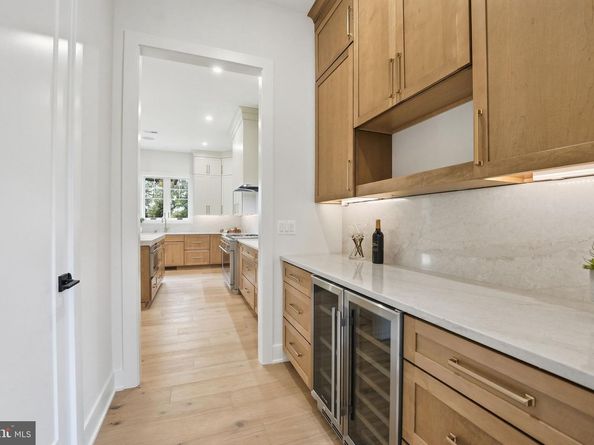 1945 Leonard Road, Falls Church VA 22043