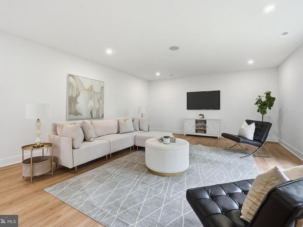 1945 Leonard Road, Falls Church VA 22043
