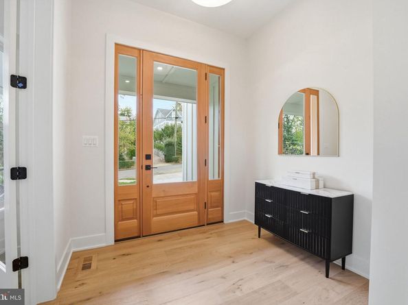1945 Leonard Road, Falls Church VA 22043