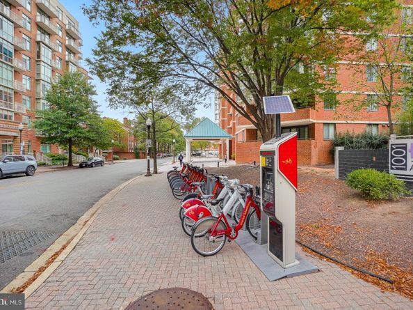 1000 N Randolph Street 806, Arlington VA 22201